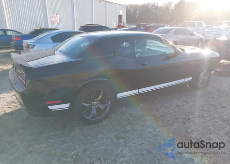 2017 Dodge Challenger Sxt z USA, uszkodzony, nr VIN 2C3CDZAG4HH637972